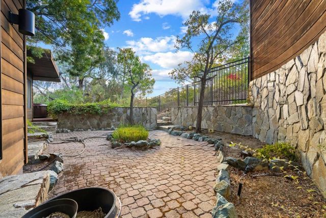 95 Belle Roche Avenue, Redwood City, CA 94062