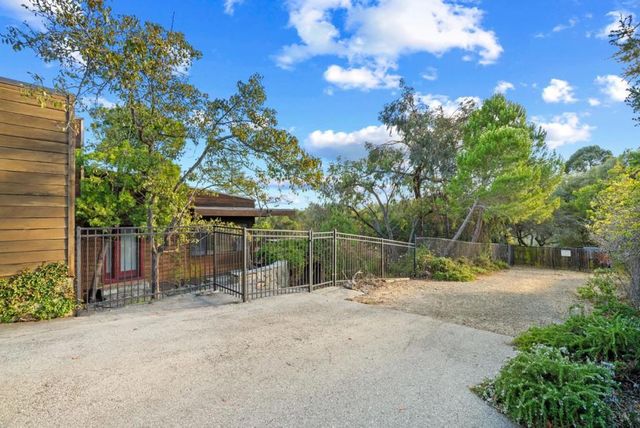 95 Belle Roche Avenue, Redwood City, CA 94062