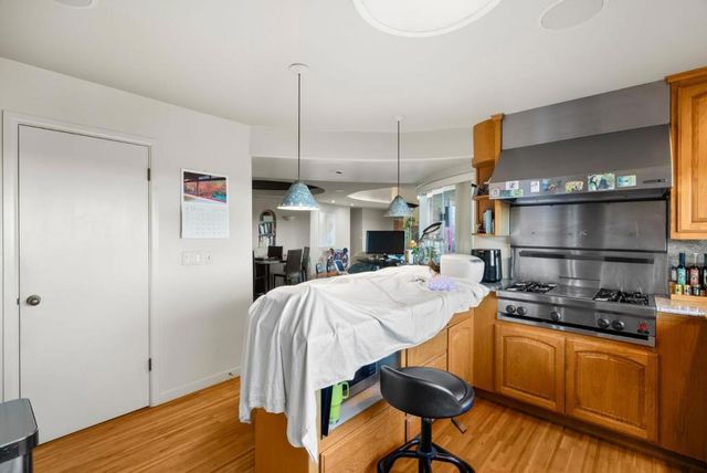 95 Belle Roche Avenue, Redwood City, CA 94062