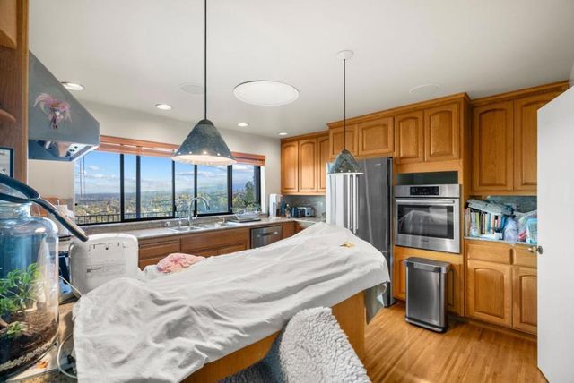 95 Belle Roche Avenue, Redwood City, CA 94062