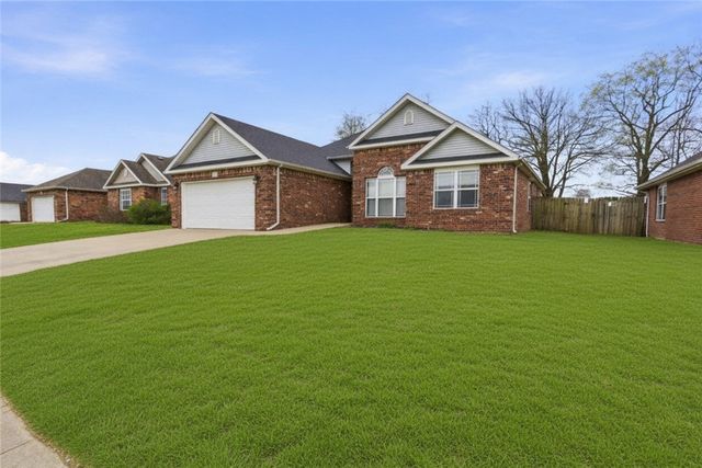 801 Walker Street, Centerton, AR 72719