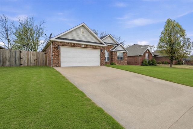 801 Walker Street, Centerton, AR 72719