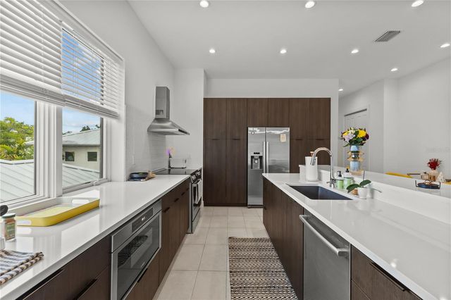 1755 7TH STREET, Sarasota, FL 34236
