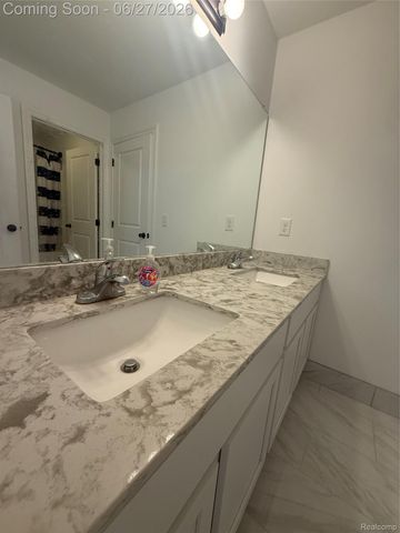11849 Hines Place Drive, Livonia, MI 48150