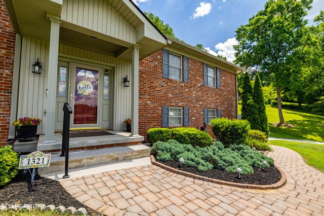 1321 Crestwood Drive, Louisville, TN 37777