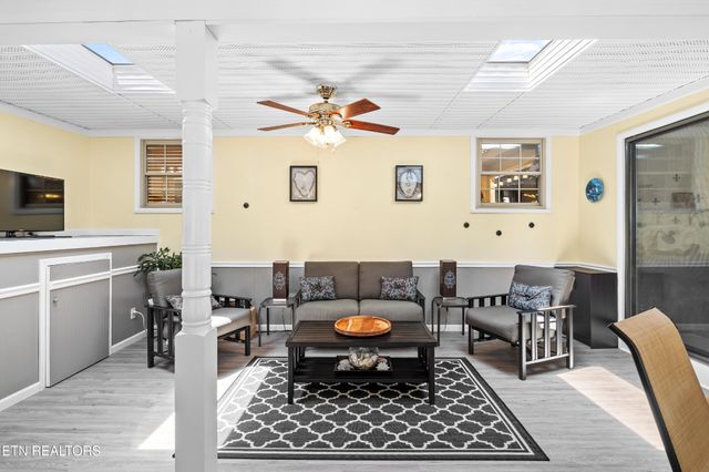 1321 Crestwood Drive, Louisville, TN 37777