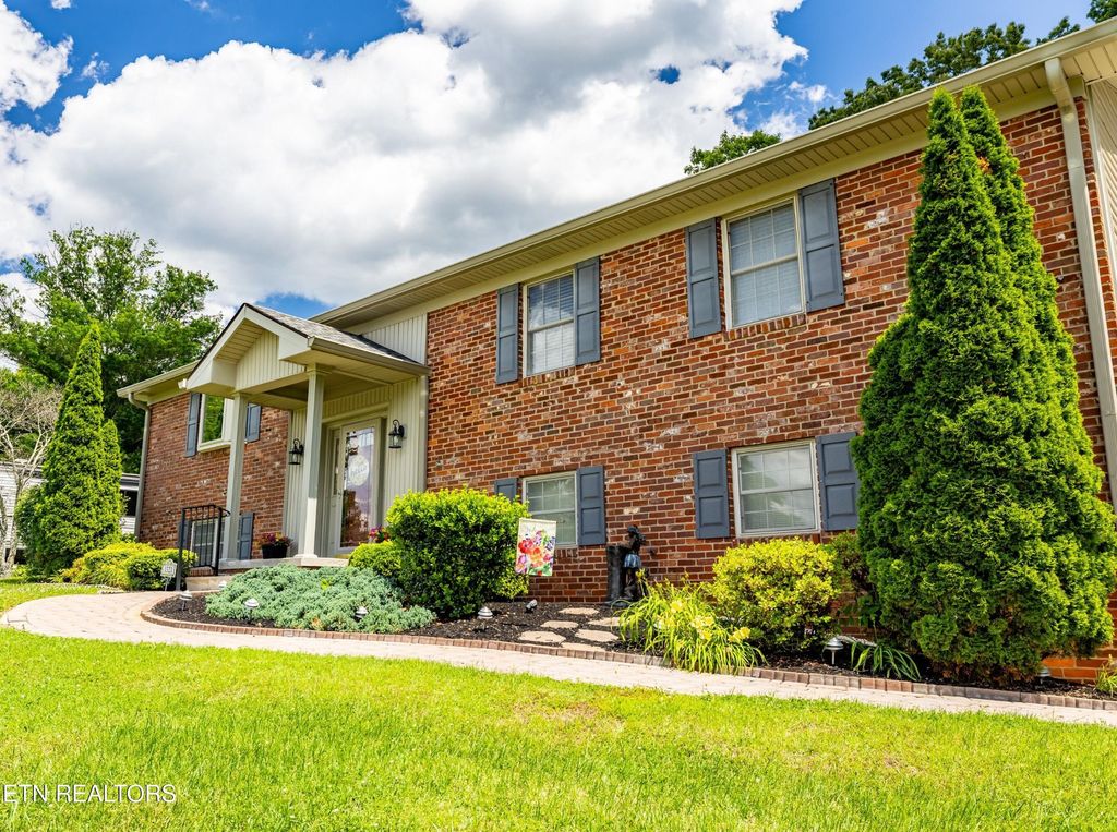 1321 Crestwood Drive, Louisville, TN 37777