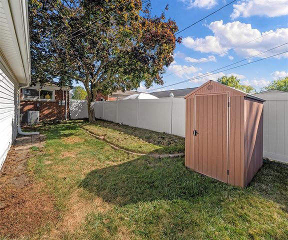 36650 Thinbark Street, Wayne, MI 48184