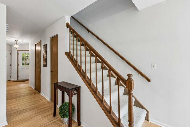 2007 N Coldspring Road, Arlington Heights, IL 60004