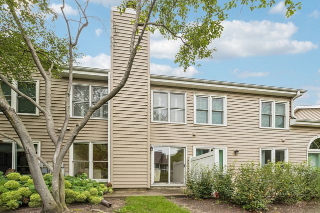 2007 N Coldspring Road, Arlington Heights, IL 60004