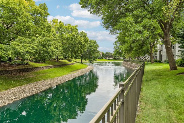 2007 N Coldspring Road, Arlington Heights, IL 60004