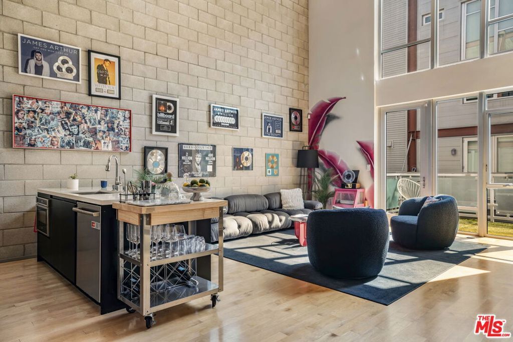 3450 Cahuenga Boulevard 604, Los Angeles, CA 90068 — photo 2