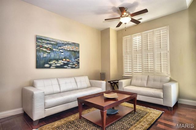 6451 Clayton Road 303, St Louis, MO 63117