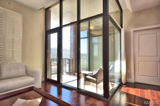 6451 Clayton Road 303, St Louis, MO 63117
