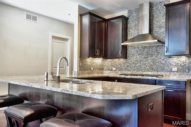 6451 Clayton Road 303, St Louis, MO 63117