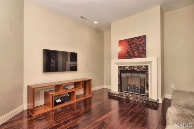 6451 Clayton Road 303, St Louis, MO 63117