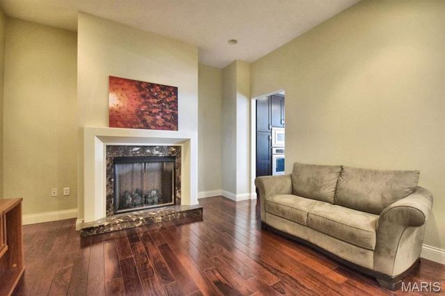 6451 Clayton Road 303, St Louis, MO 63117