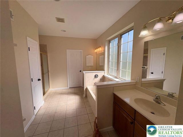 4469 Lisa Lane, Lower Macungie Twp, PA 18103