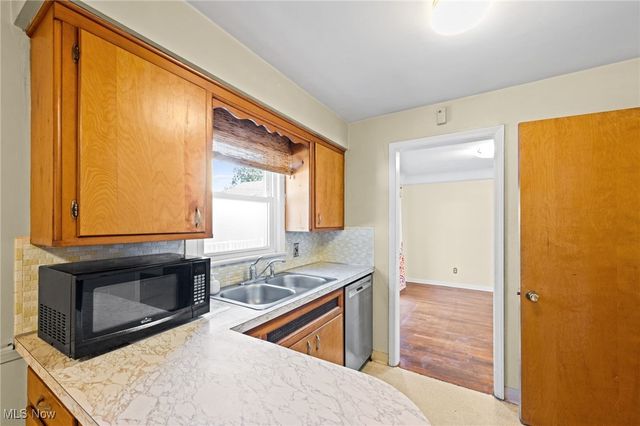 6485 Buckingham Drive, Parma, OH 44129