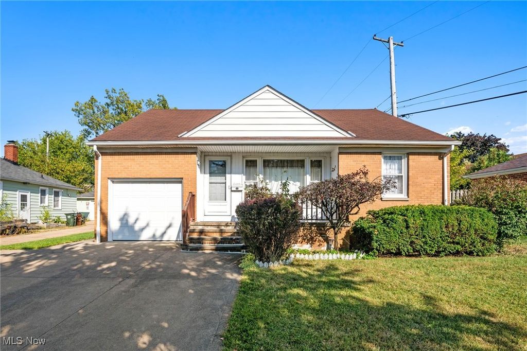 6485 Buckingham Drive, Parma, OH 44129