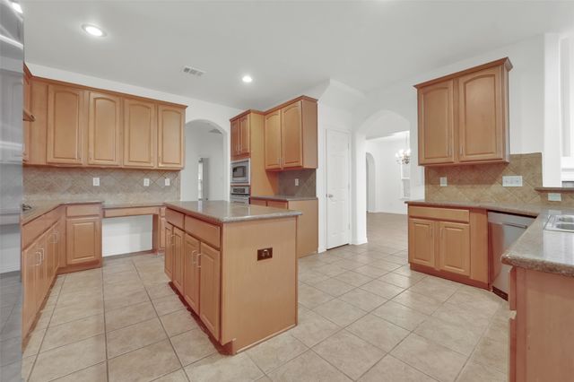 701 Walnut Bend Drive, Mansfield, TX 76063