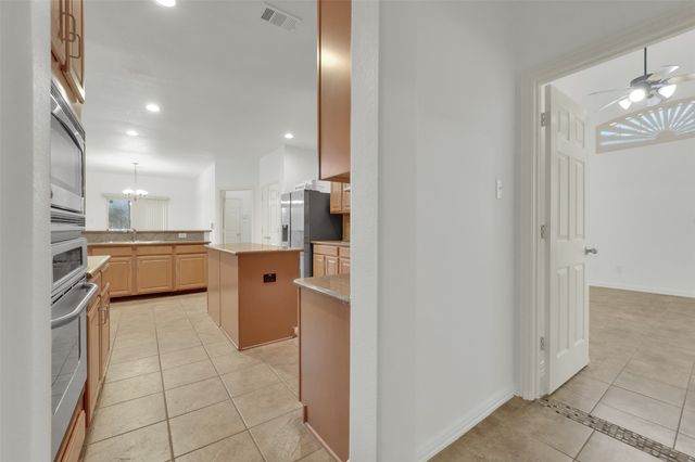 701 Walnut Bend Drive, Mansfield, TX 76063