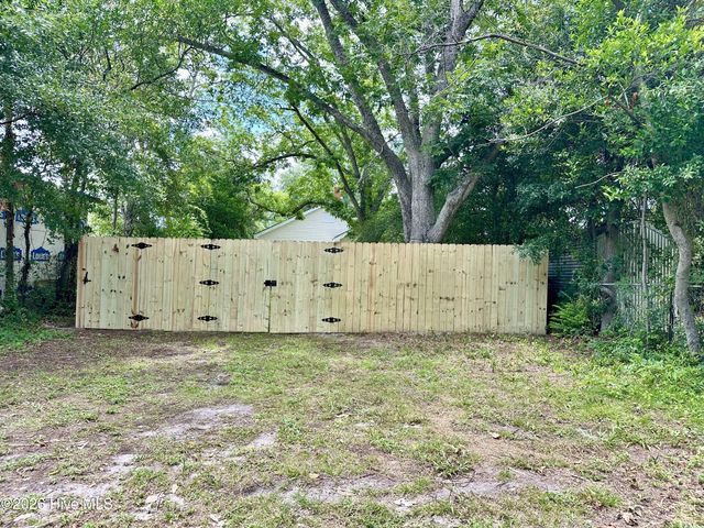 1011 S 7th Street, Wilmington, NC 28401