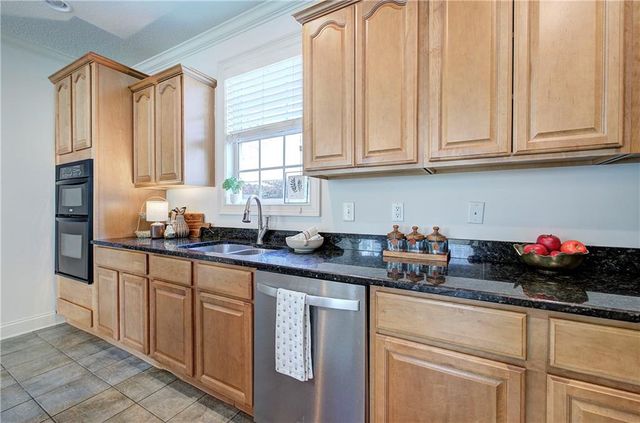 16 Courtyard Lane, Cartersville, GA 30120