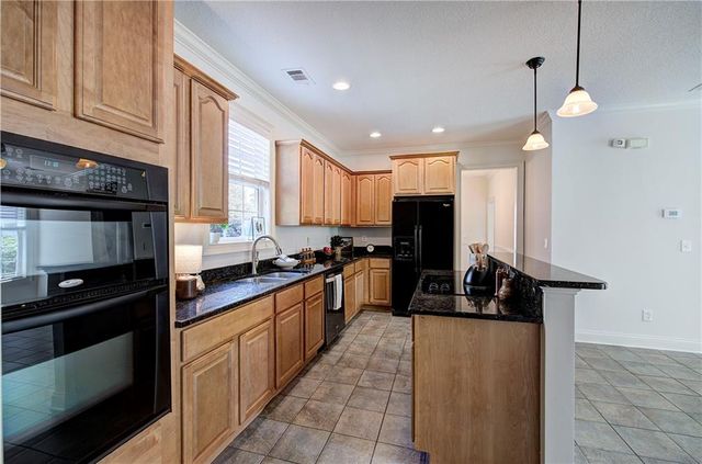 16 Courtyard Lane, Cartersville, GA 30120