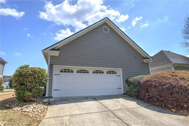 16 Courtyard Lane, Cartersville, GA 30120