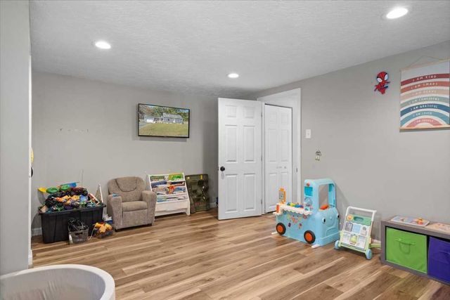 56 Locust St, Oxford, MA 01540