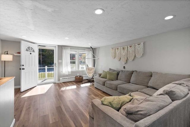 56 Locust St, Oxford, MA 01540