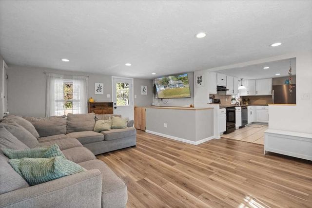 56 Locust St, Oxford, MA 01540