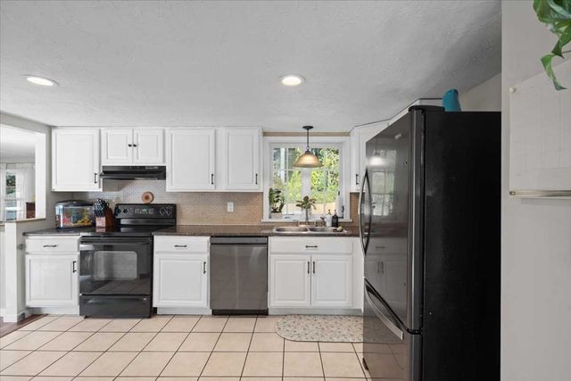 56 Locust St, Oxford, MA 01540