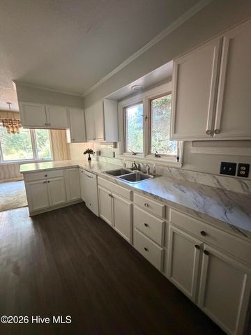80 Hardee Lane, Whispering Pines, NC 28327