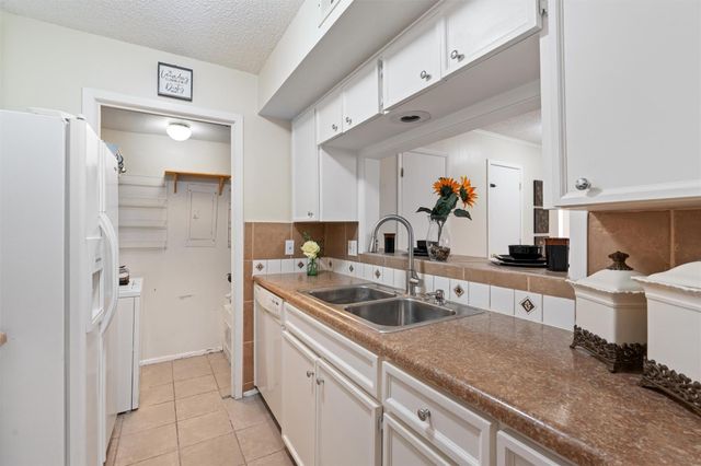 6718 Silvermine DR 704, Austin, TX 78736