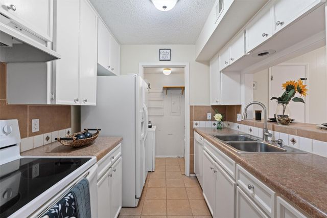 6718 Silvermine DR 704, Austin, TX 78736