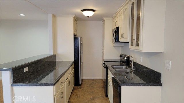 5403 Newcastle Avenue 12, Encino (los Angeles), CA 91316