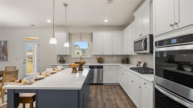 1924 Endress Circle, Hampton, GA 30228