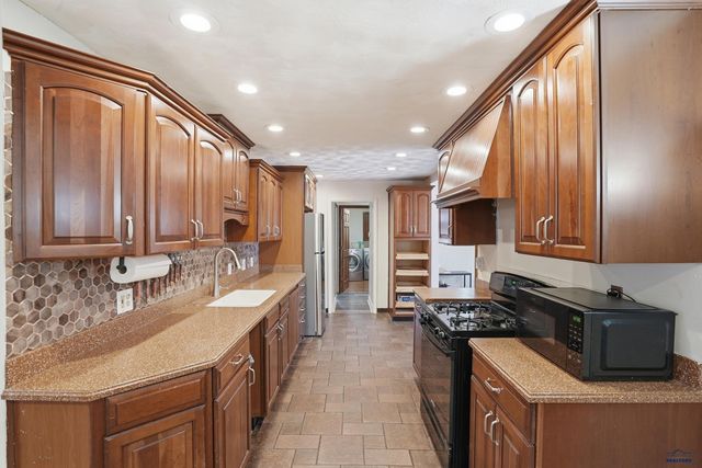 2901 CHAPEL LN, Rapid City, SD 57702