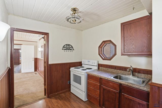 2901 CHAPEL LN, Rapid City, SD 57702