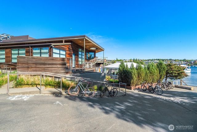 4120 Burke Avenue N, Seattle, WA 98103