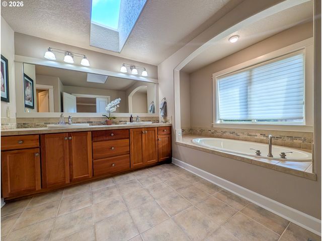 28571 Sw MORNINGSIDE Ave, Wilsonville, OR 97070