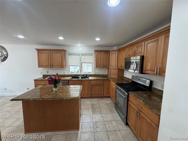 47033 Woodberry Estates Drive, Macomb, MI 48044