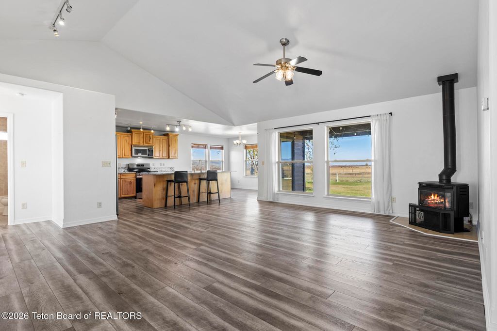 1122 CANOE Loop, Victor, ID 83455 photo 3
