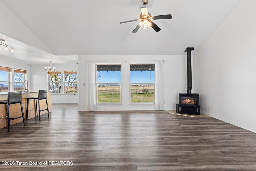 1122 CANOE Loop, Victor, ID 83455 photo 4