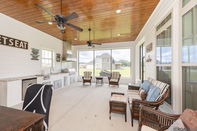 513 Glenthorne Dr, Gonzales, LA 70737