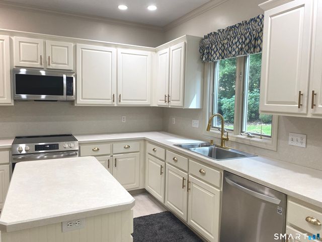54 Winchester Drive, North Haven, CT 06473