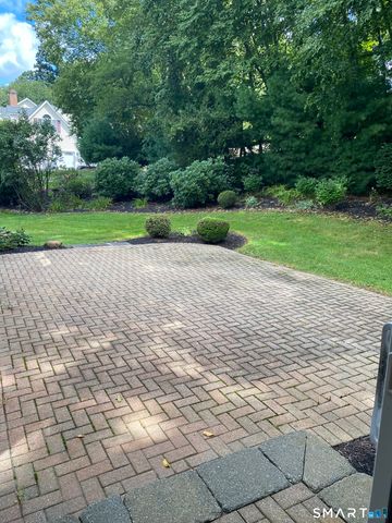 54 Winchester Drive, North Haven, CT 06473