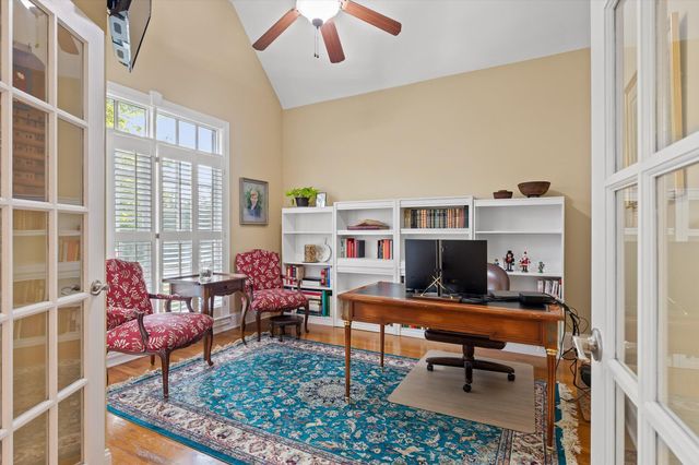 6 Ives Lake Road, Signal Mountain, TN 37377